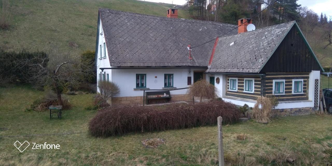 Chalupa S Roubenkou Police nad Metují Buitenkant foto